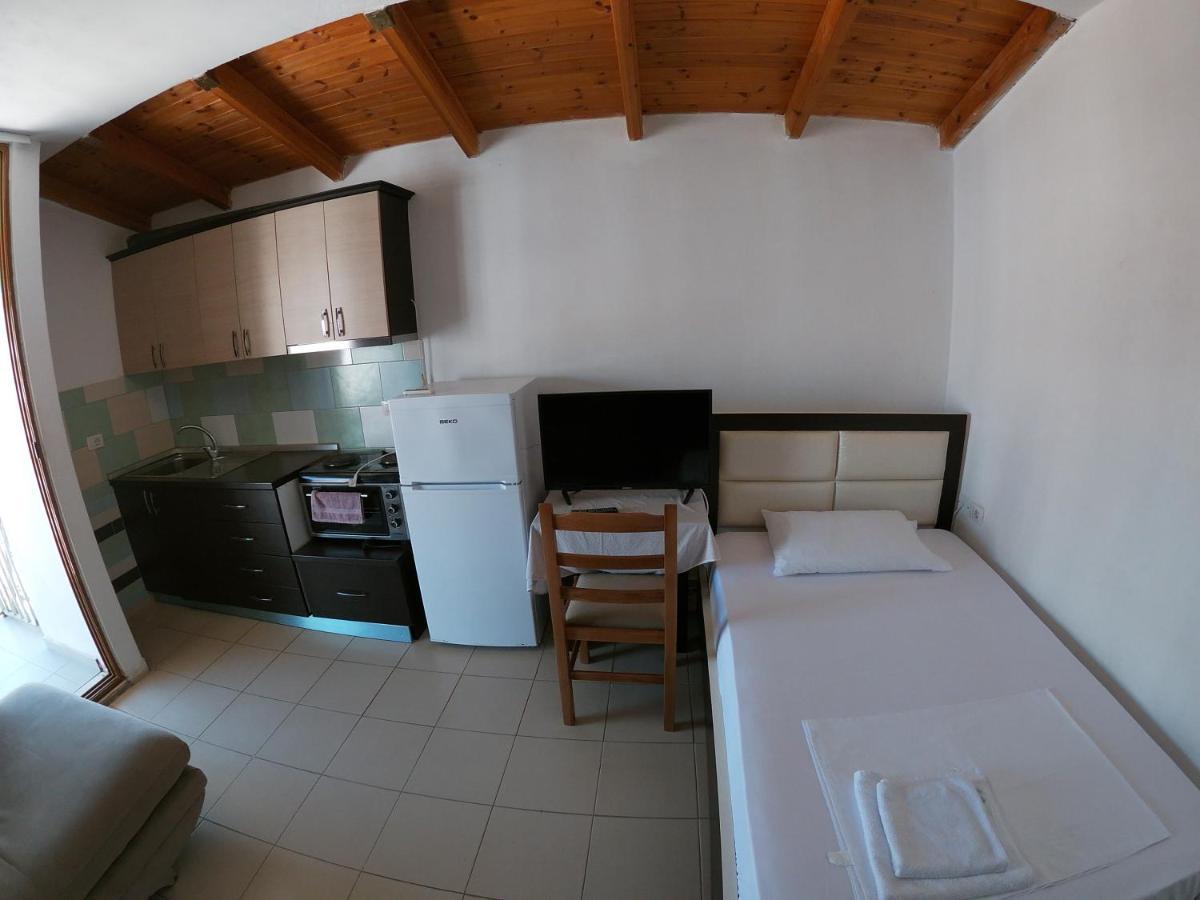 Honey Apartments Near Promenade Sarande Ngoại thất bức ảnh