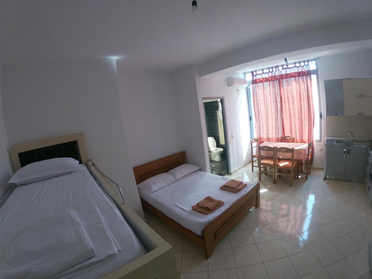 Honey Apartments Near Promenade Sarande Ngoại thất bức ảnh