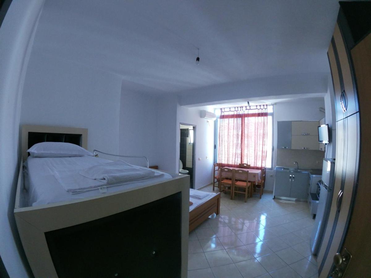 Honey Apartments Near Promenade Sarande Ngoại thất bức ảnh