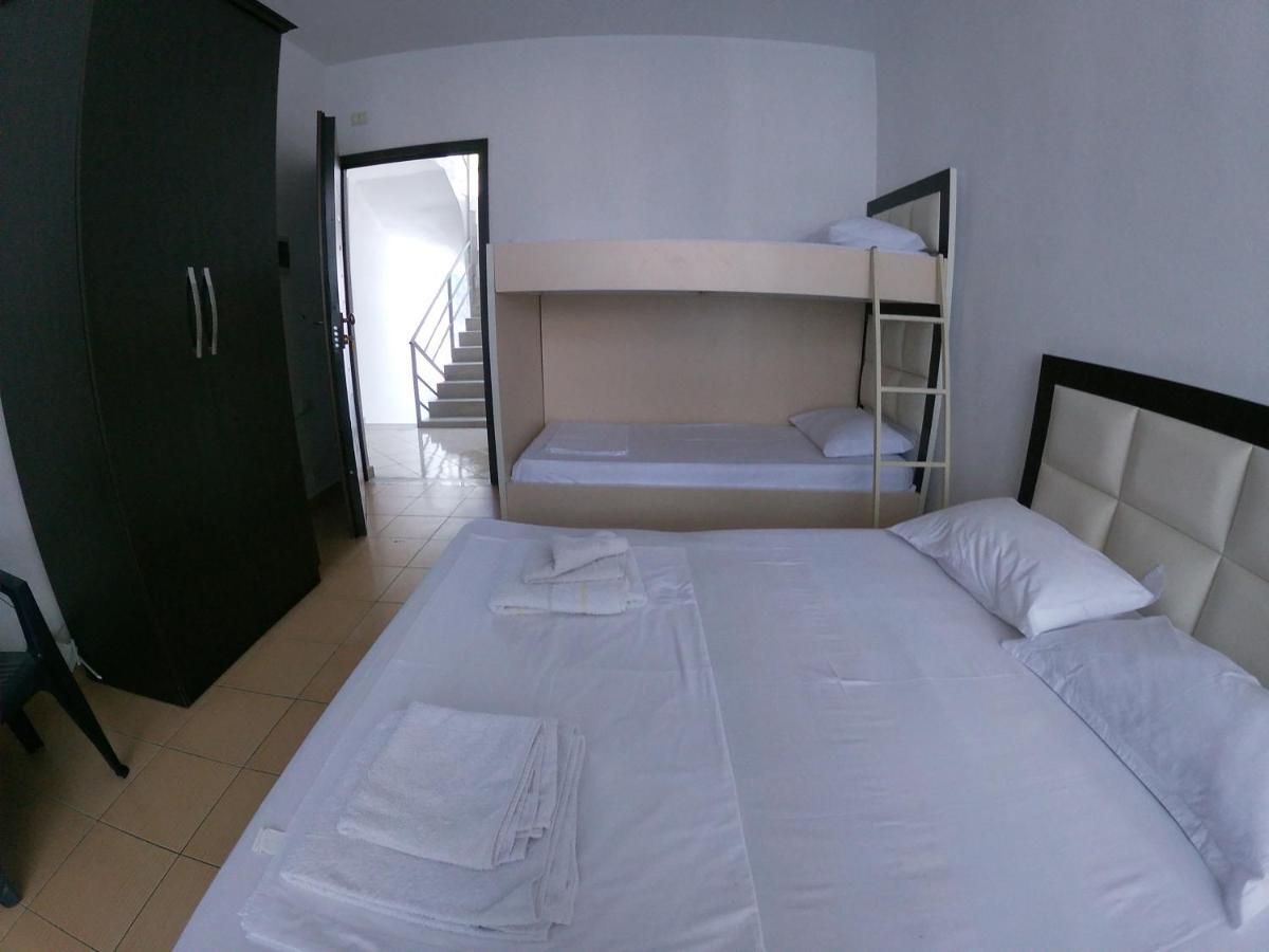 Honey Apartments Near Promenade Sarande Ngoại thất bức ảnh